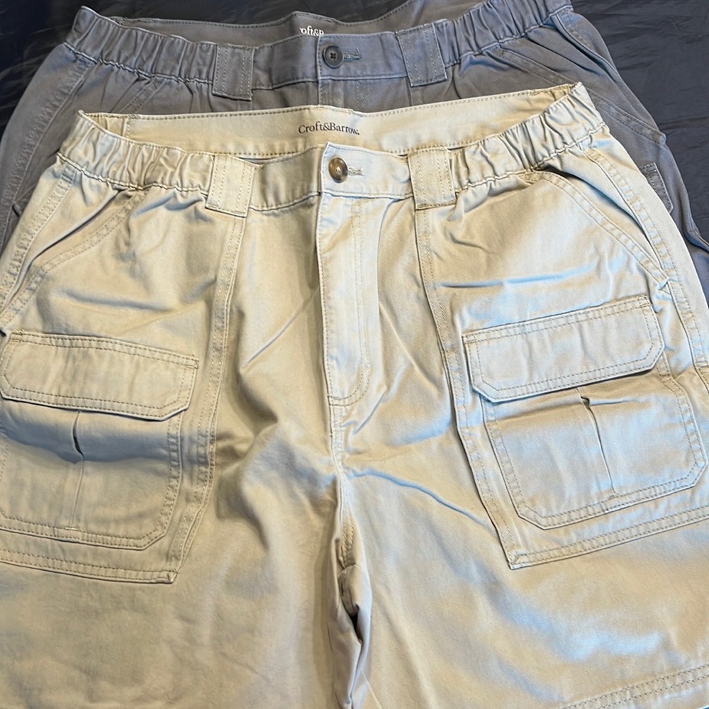 2 pairs of men’s Croft & Barrow cargo shorts